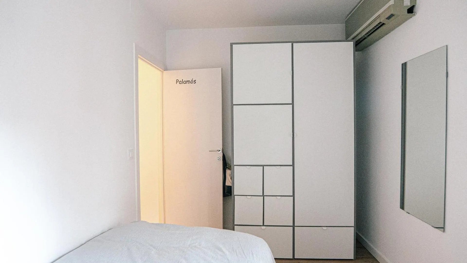 Cotonat Bed and Breakfast L'Hospitalet de Llobregat 0*,  Spanien