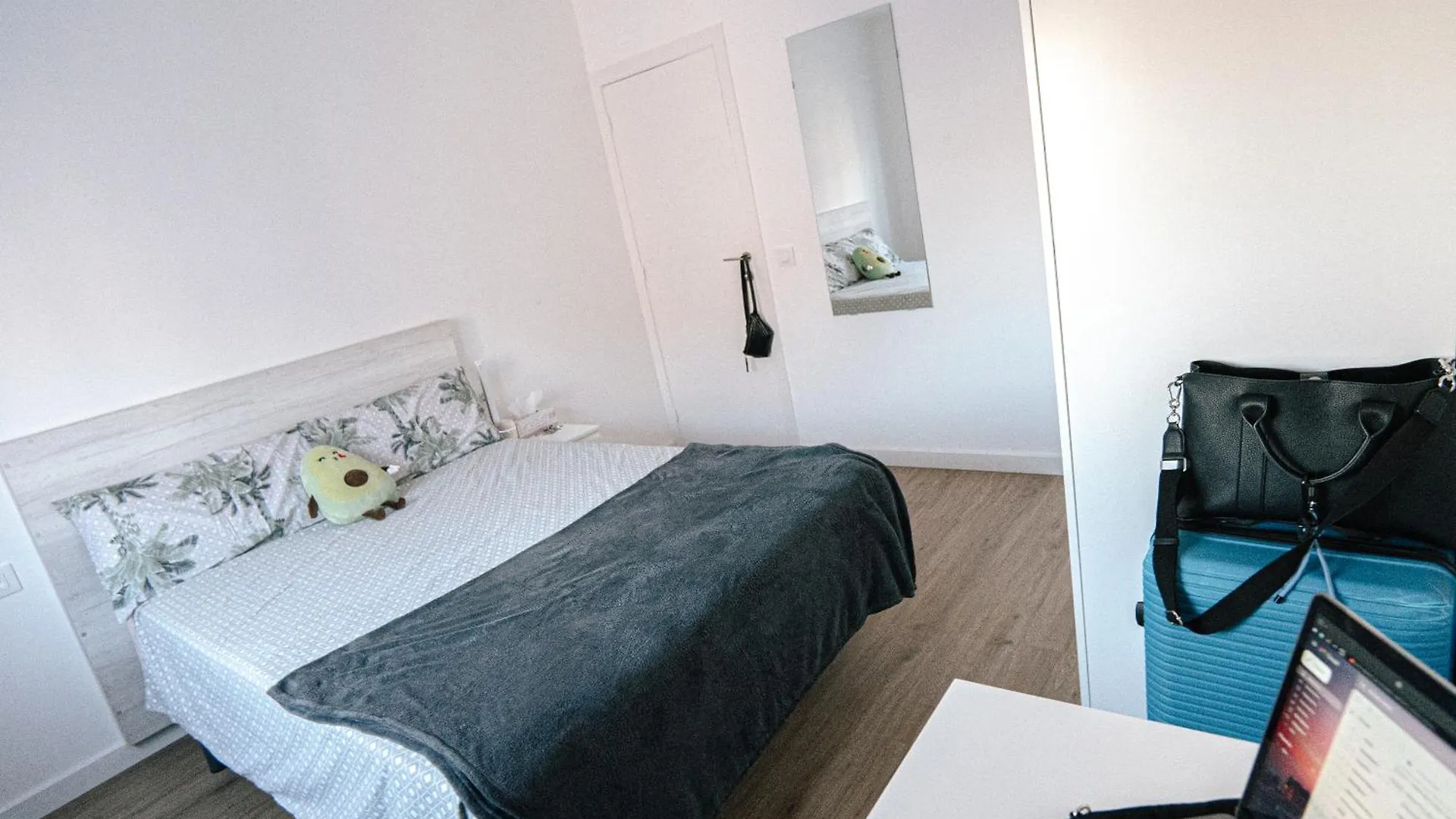 Cotonat Bed and Breakfast L'Hospitalet de Llobregat 0*,  Spanien